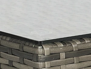 Sticlă călită    blatul mesei este acoperit de un 