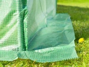 Șorțul de sol    permite îngroparea în pământ pent